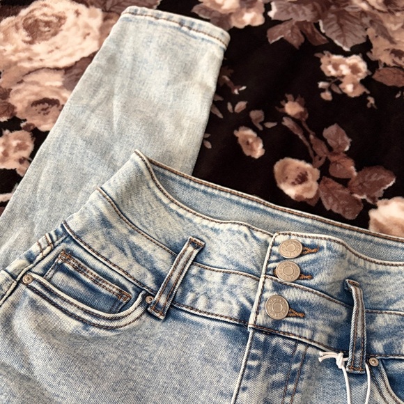 Refuge High Rise Light Blue Jeans - Picture 5 of 13